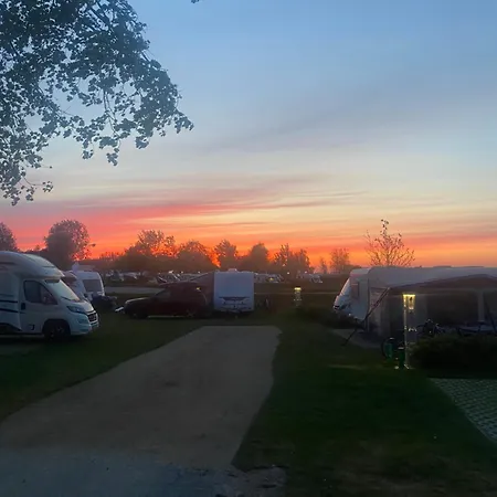 Wohnwagen Auf Dem Wulfenerhals Ca 150m Bis Zum Fehmarn