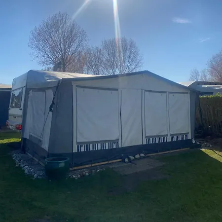 Kemping Wohnwagen Auf Dem Wulfenerhals Ca 150m Bis Zum Fehmarn