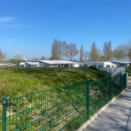 Strandnaher Privat Wohnwagen Auf Fehmarn *