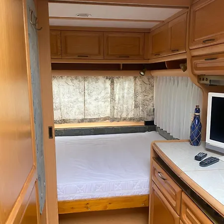 Kemp Strandnaher Privat Wohnwagen Auf Fehmarn *