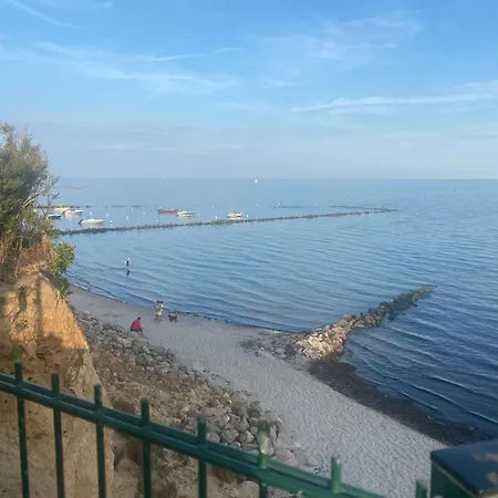 Wohnwagen Auf Dem Wulfenerhals Ca 150m Bis Zum Fehmarn