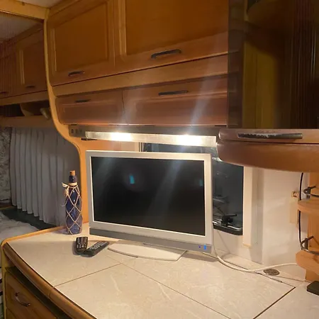 Wohnwagen Auf Dem Wulfenerhals Ca 150m Bis Zum Kemping Fehmarn