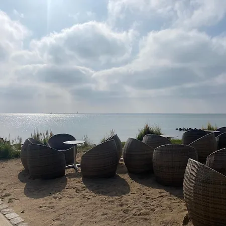 Wohnwagen Auf Dem Wulfenerhals Ca 150m Bis Zum Fehmarn