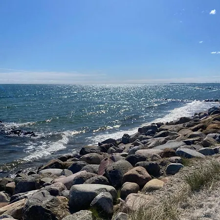 Strandnaher Privat Wohnwagen Auf Fehmarn *