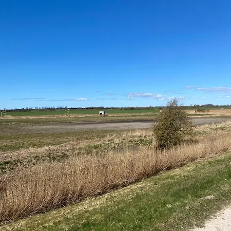 Kemp Strandnaher Privat Wohnwagen Auf Fehmarn *