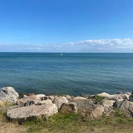 Strandnaher Privat Wohnwagen Auf Fehmarn *