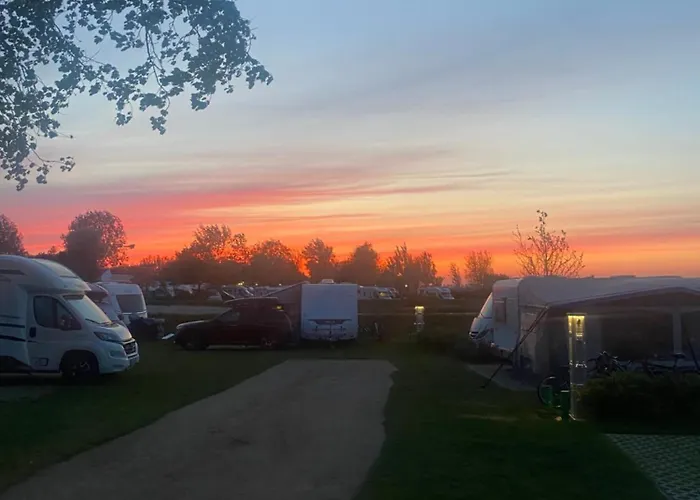 Wohnwagen Auf Dem Wulfenerhals Ca 150m Bis Zum Fehmarn