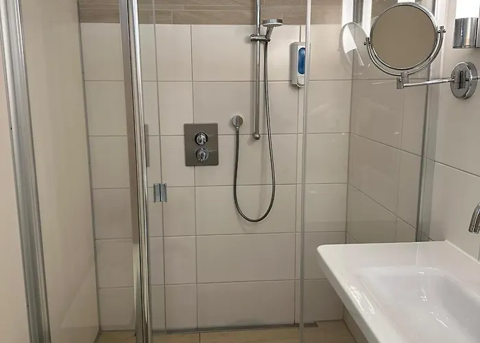 Wohnwagen Auf Dem Wulfenerhals Ca 150m Bis Zum Campingplatz Fehmarn