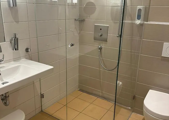 Campingplatz Wohnwagen Auf Dem Wulfenerhals Ca 150m Bis Zum Fehmarn