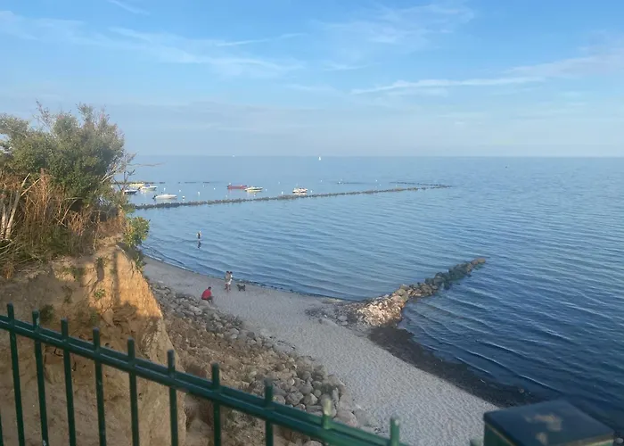 Wohnwagen Auf Dem Wulfenerhals Ca 150m Bis Zum Fehmarn