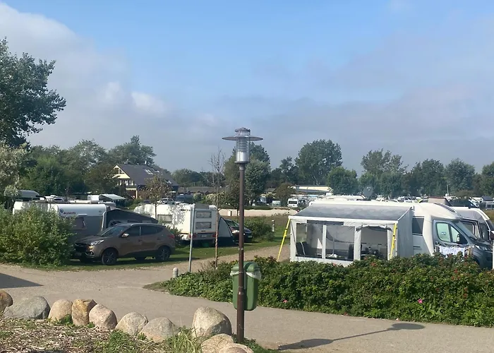 Wohnwagen Auf Dem Wulfenerhals Ca 150m Bis Zum Fehmarn