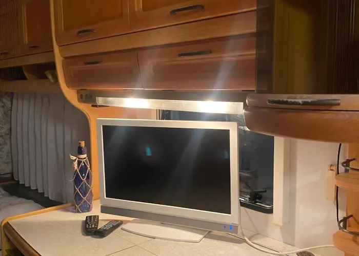 Wohnwagen Auf Dem Wulfenerhals Ca 150m Bis Zum Campingplatz Fehmarn